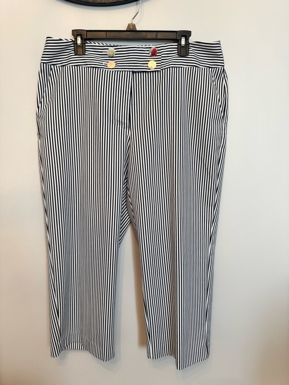 Chico's Black and White Striped Cropped Pants size 2.5(14)
